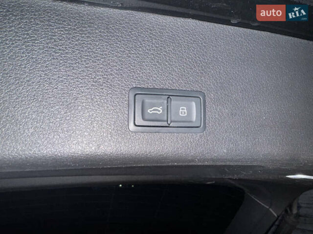 Чорний Ауді E-Tron, об'ємом двигуна 0 л та пробігом 142 тис. км за 29950 $, фото 19 на Automoto.ua