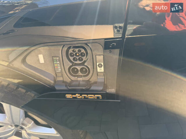 Чорний Ауді E-Tron, об'ємом двигуна 0 л та пробігом 55 тис. км за 36199 $, фото 31 на Automoto.ua