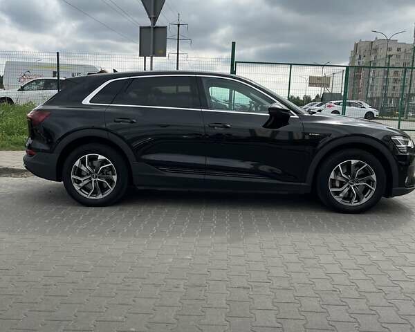 Чорний Ауді E-Tron, об'ємом двигуна 0 л та пробігом 60 тис. км за 33500 $, фото 7 на Automoto.ua