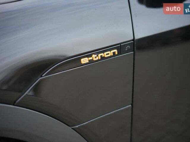 Чорний Ауді E-Tron, об'ємом двигуна 0 л та пробігом 47 тис. км за 32900 $, фото 13 на Automoto.ua