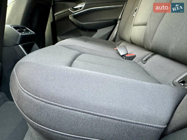 Черный Ауди E-Tron, объемом двигателя 0 л и пробегом 97 тыс. км за 30900 $, фото 41 на Automoto.ua