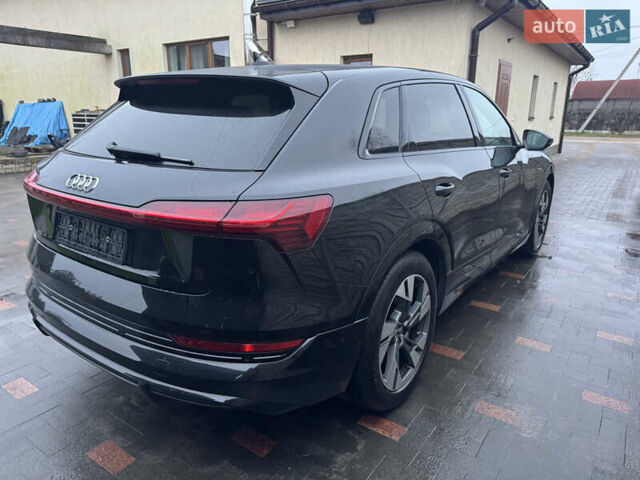 Чорний Ауді E-Tron, об'ємом двигуна 0 л та пробігом 142 тис. км за 29950 $, фото 7 на Automoto.ua