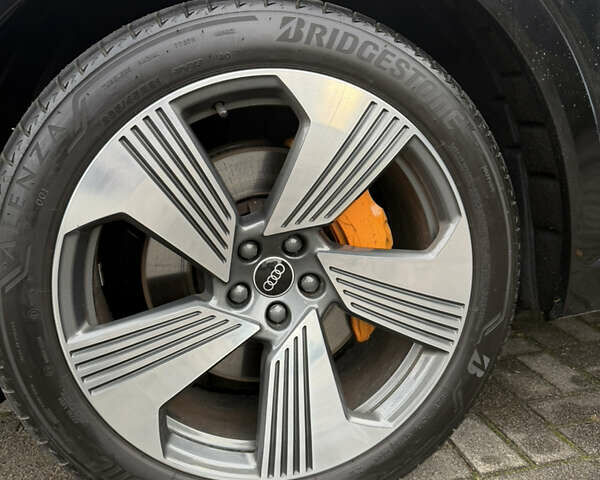 Черный Ауди E-Tron, объемом двигателя 0 л и пробегом 56 тыс. км за 40890 $, фото 41 на Automoto.ua