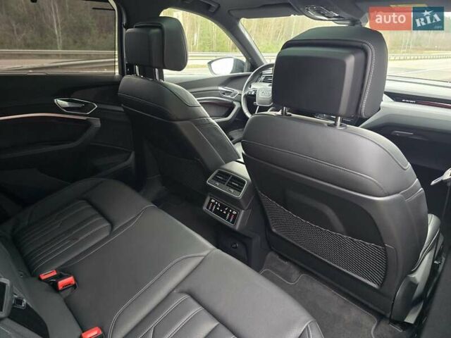 Чорний Ауді E-Tron, об'ємом двигуна 0 л та пробігом 61 тис. км за 47777 $, фото 82 на Automoto.ua
