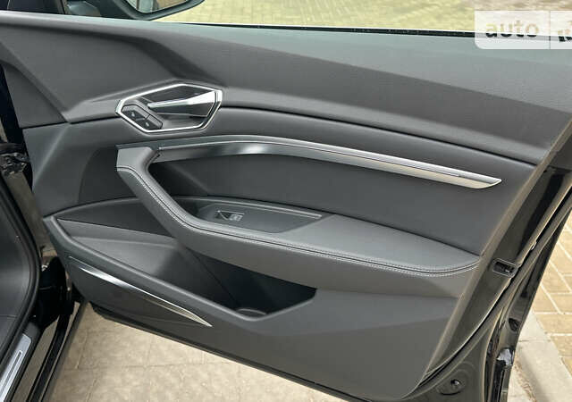 Черный Ауди E-Tron, объемом двигателя 0 л и пробегом 53 тыс. км за 42000 $, фото 35 на Automoto.ua