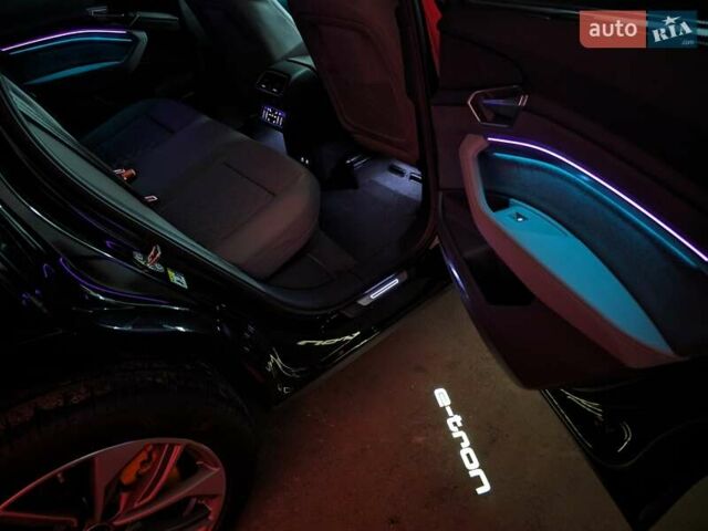 Черный Ауди E-Tron, объемом двигателя 0 л и пробегом 40 тыс. км за 48888 $, фото 65 на Automoto.ua