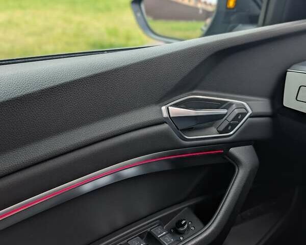 Чорний Ауді E-Tron, об'ємом двигуна 0 л та пробігом 45 тис. км за 41500 $, фото 8 на Automoto.ua