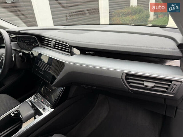 Черный Ауди E-Tron, объемом двигателя 0 л и пробегом 64 тыс. км за 31700 $, фото 39 на Automoto.ua