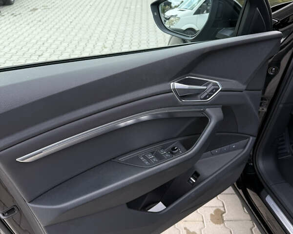 Чорний Ауді E-Tron, об'ємом двигуна 0 л та пробігом 55 тис. км за 36500 $, фото 10 на Automoto.ua