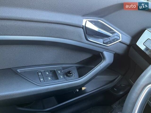 Черный Ауди E-Tron, объемом двигателя 0 л и пробегом 46 тыс. км за 33500 $, фото 22 на Automoto.ua