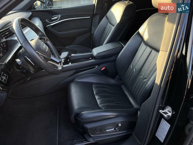 Черный Ауди E-Tron, объемом двигателя 0 л и пробегом 32 тыс. км за 47561 $, фото 26 на Automoto.ua
