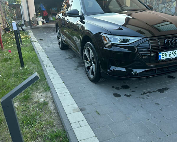 Черный Ауди E-Tron, объемом двигателя 0 л и пробегом 38 тыс. км за 35500 $, фото 9 на Automoto.ua