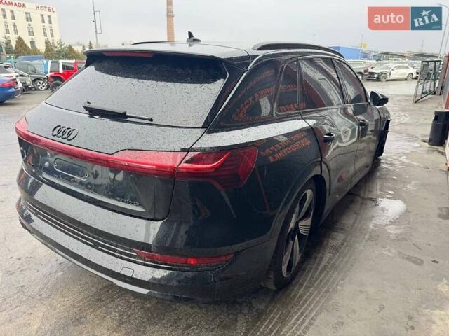Чорний Ауді E-Tron, об'ємом двигуна 0 л та пробігом 81 тис. км за 25900 $, фото 5 на Automoto.ua