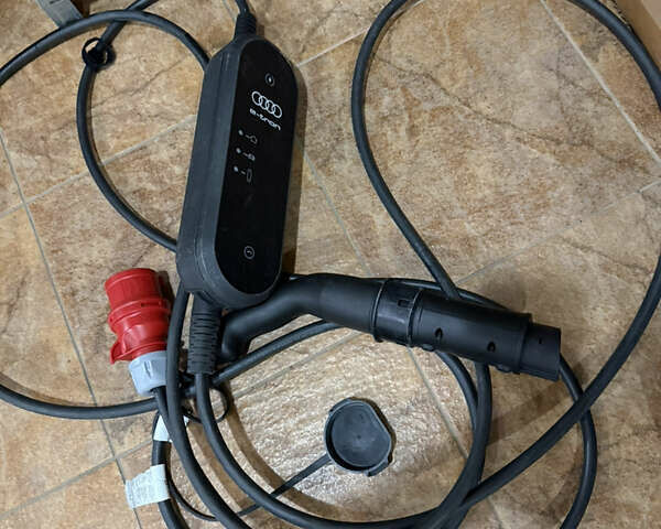 Черный Ауди E-Tron, объемом двигателя 0 л и пробегом 62 тыс. км за 36200 $, фото 41 на Automoto.ua