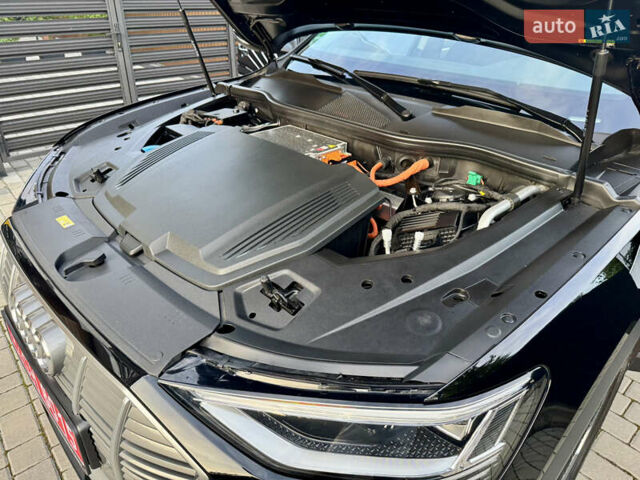 Черный Ауди E-Tron, объемом двигателя 0 л и пробегом 97 тыс. км за 30900 $, фото 79 на Automoto.ua