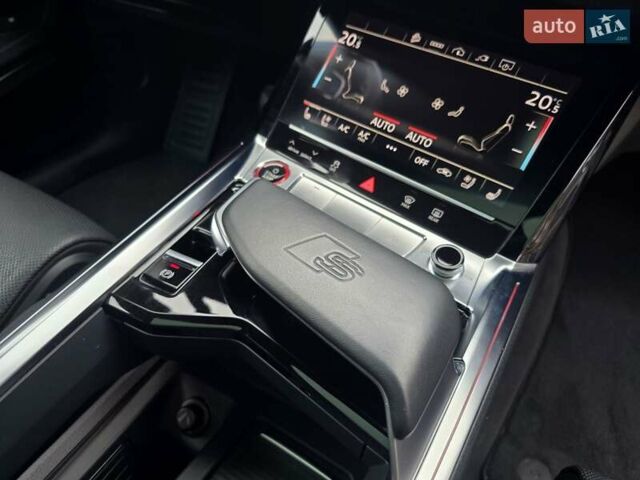 Чорний Ауді E-Tron, об'ємом двигуна 0 л та пробігом 61 тис. км за 47777 $, фото 97 на Automoto.ua