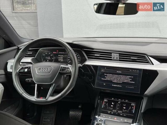 Черный Ауди E-Tron, объемом двигателя 0 л и пробегом 97 тыс. км за 28999 $, фото 17 на Automoto.ua