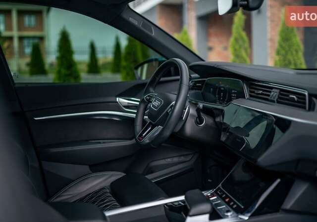 Черный Ауди E-Tron, объемом двигателя 0 л и пробегом 25 тыс. км за 55000 $, фото 28 на Automoto.ua