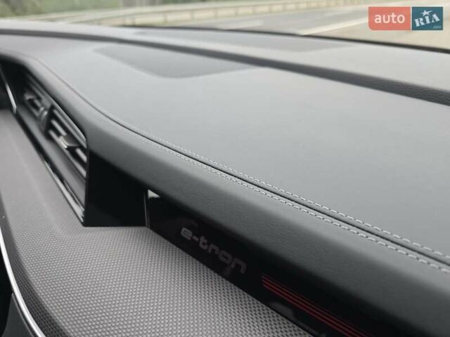 Чорний Ауді E-Tron, об'ємом двигуна 0 л та пробігом 61 тис. км за 47777 $, фото 94 на Automoto.ua