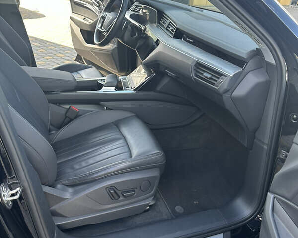 Черный Ауди E-Tron, объемом двигателя 0 л и пробегом 45 тыс. км за 30800 $, фото 16 на Automoto.ua