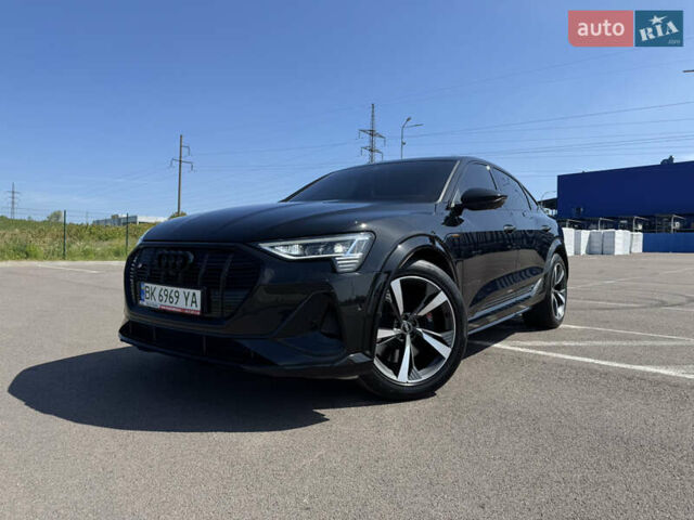 Черный Ауди E-Tron, объемом двигателя 0 л и пробегом 65 тыс. км за 45500 $, фото 2 на Automoto.ua