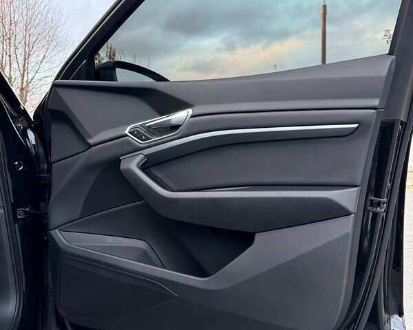 Черный Ауди E-Tron, объемом двигателя 0 л и пробегом 62 тыс. км за 36200 $, фото 31 на Automoto.ua