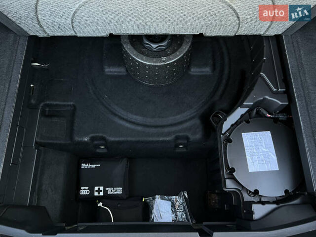 Черный Ауди E-Tron, объемом двигателя 0 л и пробегом 32 тыс. км за 47561 $, фото 34 на Automoto.ua