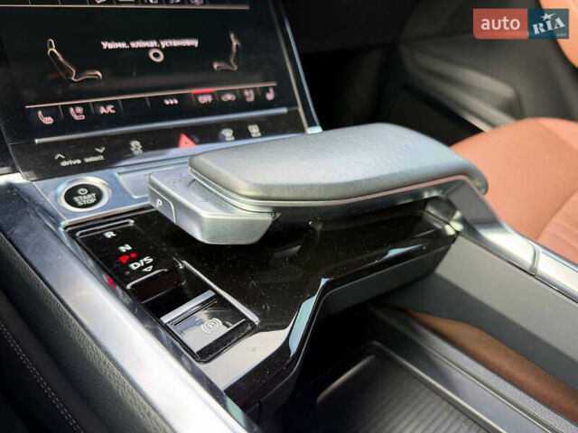 Черный Ауди E-Tron, объемом двигателя 0 л и пробегом 80 тыс. км за 34500 $, фото 75 на Automoto.ua