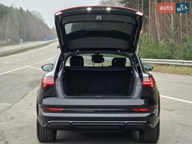 Чорний Ауді E-Tron, об'ємом двигуна 0 л та пробігом 61 тис. км за 47777 $, фото 42 на Automoto.ua