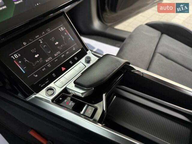 Черный Ауди E-Tron, объемом двигателя 0 л и пробегом 150 тыс. км за 31950 $, фото 123 на Automoto.ua