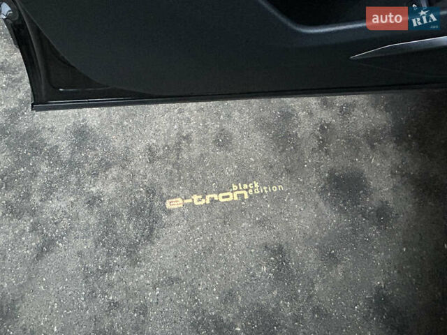Чорний Ауді E-Tron, об'ємом двигуна 0 л та пробігом 42 тис. км за 54700 $, фото 10 на Automoto.ua