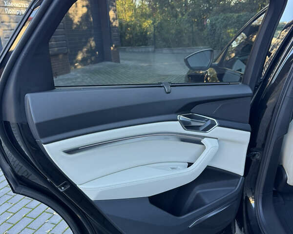 Черный Ауди E-Tron, объемом двигателя 0 л и пробегом 91 тыс. км за 36500 $, фото 33 на Automoto.ua