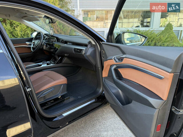 Чорний Ауді E-Tron, об'ємом двигуна 0 л та пробігом 79 тис. км за 29999 $, фото 30 на Automoto.ua