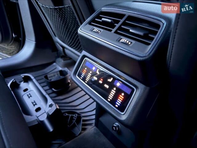 Чорний Ауді E-Tron, об'ємом двигуна 0 л та пробігом 103 тис. км за 36600 $, фото 38 на Automoto.ua