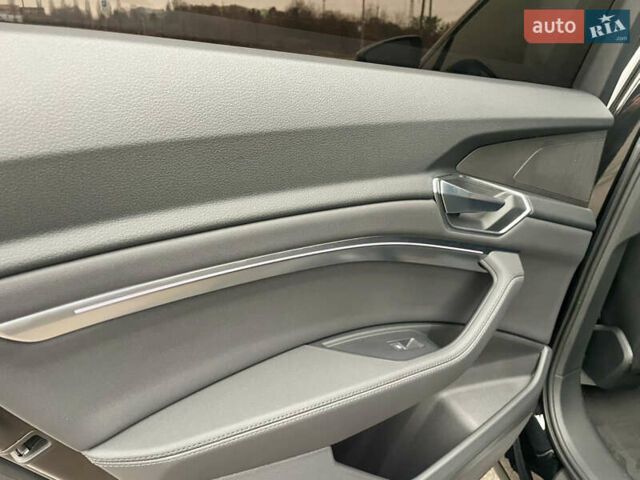 Черный Ауди E-Tron, объемом двигателя 0 л и пробегом 39 тыс. км за 39950 $, фото 44 на Automoto.ua