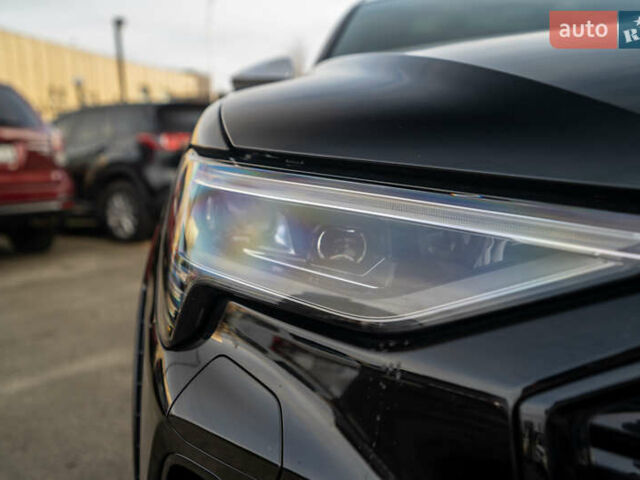 Чорний Ауді E-Tron, об'ємом двигуна 0 л та пробігом 54 тис. км за 45900 $, фото 5 на Automoto.ua