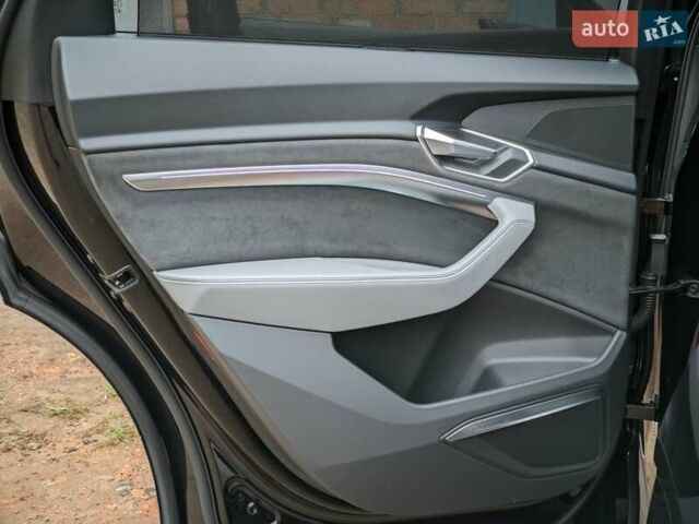 Черный Ауди E-Tron, объемом двигателя 0 л и пробегом 40 тыс. км за 48888 $, фото 49 на Automoto.ua