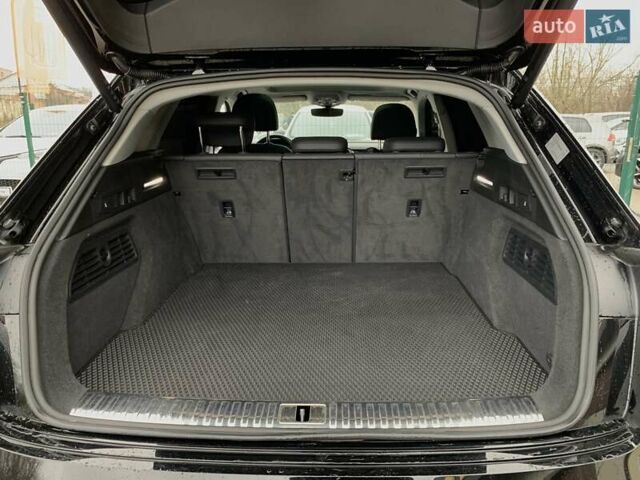 Черный Ауди E-Tron, объемом двигателя 0 л и пробегом 64 тыс. км за 35955 $, фото 32 на Automoto.ua