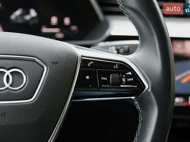 Чорний Ауді E-Tron, об'ємом двигуна 0 л та пробігом 78 тис. км за 43000 $, фото 35 на Automoto.ua