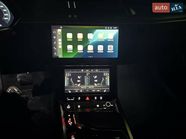 Чорний Ауді E-Tron, об'ємом двигуна 0 л та пробігом 142 тис. км за 29950 $, фото 2 на Automoto.ua