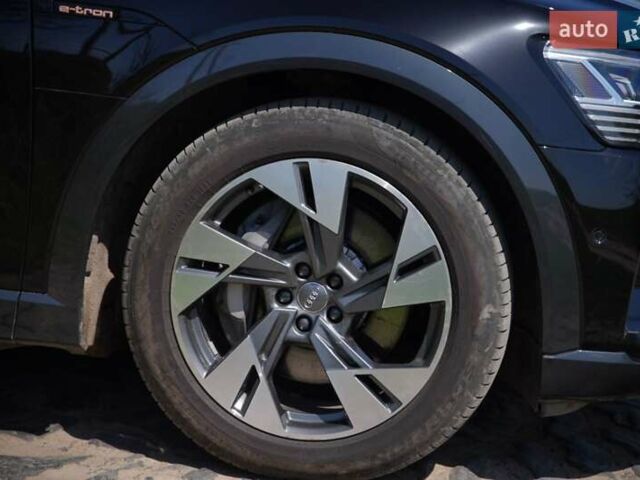 Черный Ауди E-Tron, объемом двигателя 0 л и пробегом 45 тыс. км за 32900 $, фото 2 на Automoto.ua