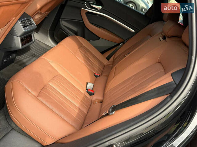 Черный Ауди E-Tron, объемом двигателя 0 л и пробегом 80 тыс. км за 34500 $, фото 62 на Automoto.ua