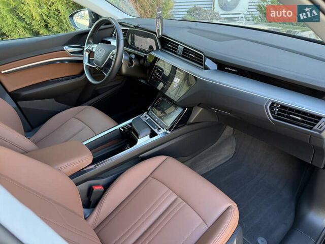 Чорний Ауді E-Tron, об'ємом двигуна 0 л та пробігом 79 тис. км за 29999 $, фото 37 на Automoto.ua