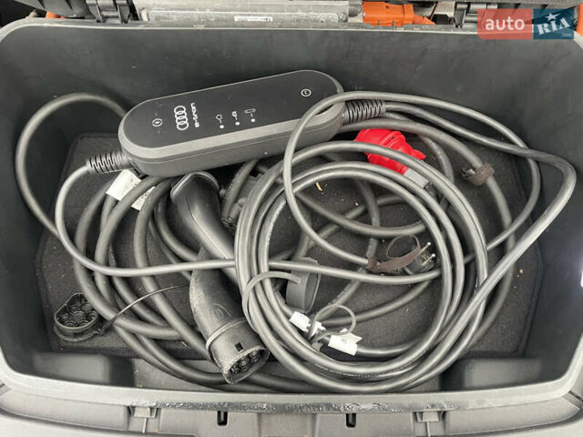 Черный Ауди E-Tron, объемом двигателя 0 л и пробегом 39 тыс. км за 39950 $, фото 95 на Automoto.ua