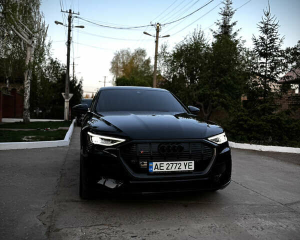Черный Ауди E-Tron, объемом двигателя 0 л и пробегом 28 тыс. км за 39000 $, фото 1 на Automoto.ua
