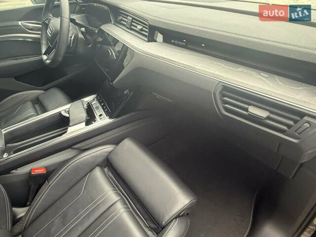 Чорний Ауді E-Tron, об'ємом двигуна 0 л та пробігом 89 тис. км за 35499 $, фото 22 на Automoto.ua