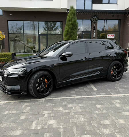 Черный Ауди E-Tron, объемом двигателя 0 л и пробегом 20 тыс. км за 45000 $, фото 1 на Automoto.ua