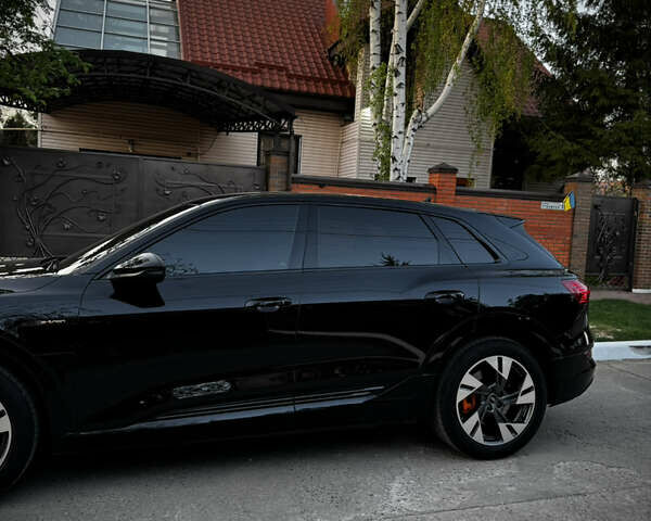 Черный Ауди E-Tron, объемом двигателя 0 л и пробегом 28 тыс. км за 39000 $, фото 5 на Automoto.ua