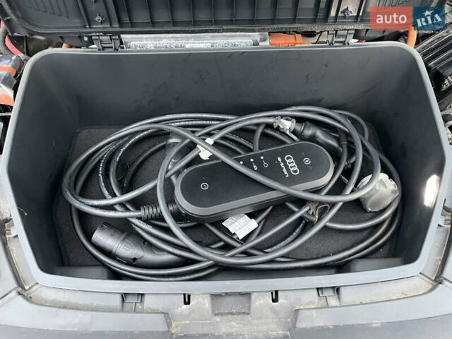 Черный Ауди E-Tron, объемом двигателя 0 л и пробегом 89 тыс. км за 39900 $, фото 66 на Automoto.ua