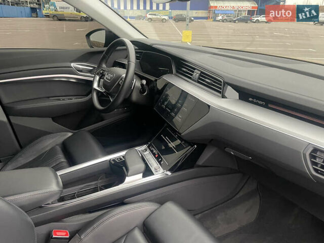 Черный Ауди E-Tron, объемом двигателя 0 л и пробегом 39 тыс. км за 39950 $, фото 49 на Automoto.ua